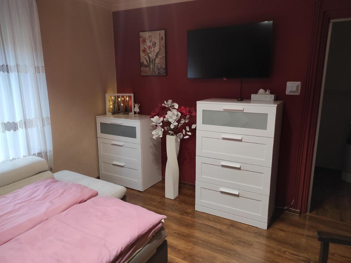 Mátyás Apartman Tata Exterior foto