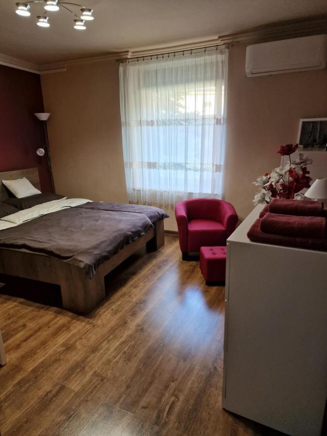 Mátyás Apartman Tata Exterior foto